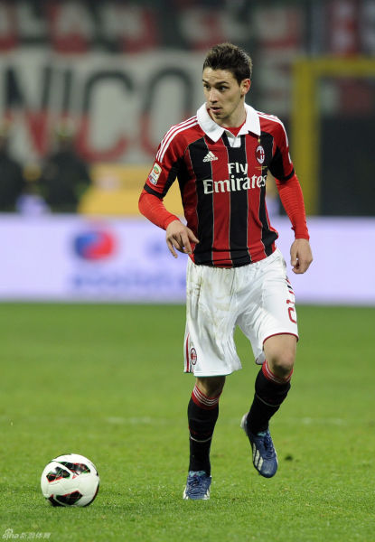 世体：预计阿根廷不会征召冈萨雷斯，他将留在马竞恢复伤势（世体：阿根廷预计不征召冈萨雷斯，他将留守马竞养伤）