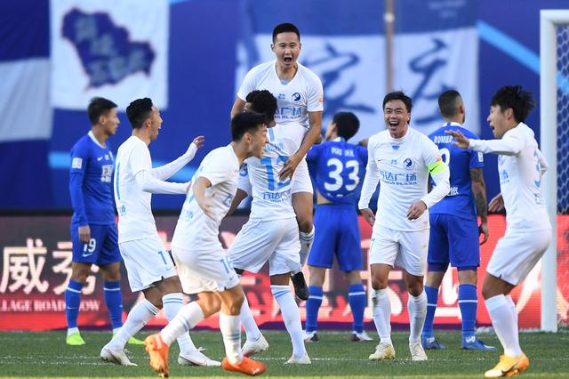 仍获信任！罗马诺：利物浦暂不考虑解雇斯洛特，也无接触其他教练（依然信任！罗马诺：利物浦暂无解雇斯洛特计划，未与其他主帅接触）