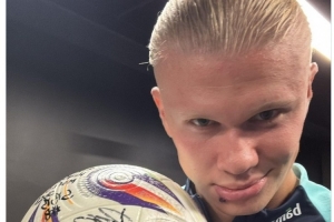 队友羡慕你留洋吗？王博豪：羡慕，我出去有房住（被问队友是否羡慕其留洋，王博豪：当然会，我出国有房可住）