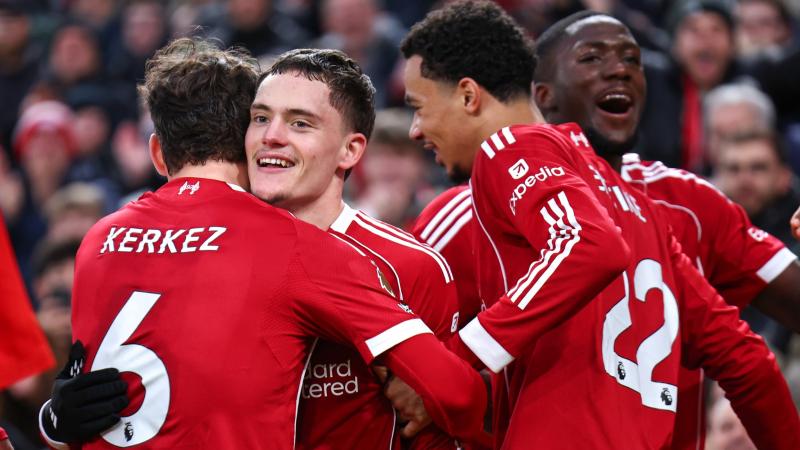 东契奇+詹姆斯+里夫斯，三巨头的阵容，到底能否争冠？（东契奇联手詹姆斯与里夫斯，三巨头能否问鼎总冠军？）