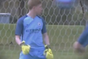 打破小贝纪录，布鲁日前锋福布斯是欧冠对巴萨传射最年轻球员（超越贝克汉姆！布鲁日前锋福布斯成欧冠对阵巴萨最年轻传射球员）